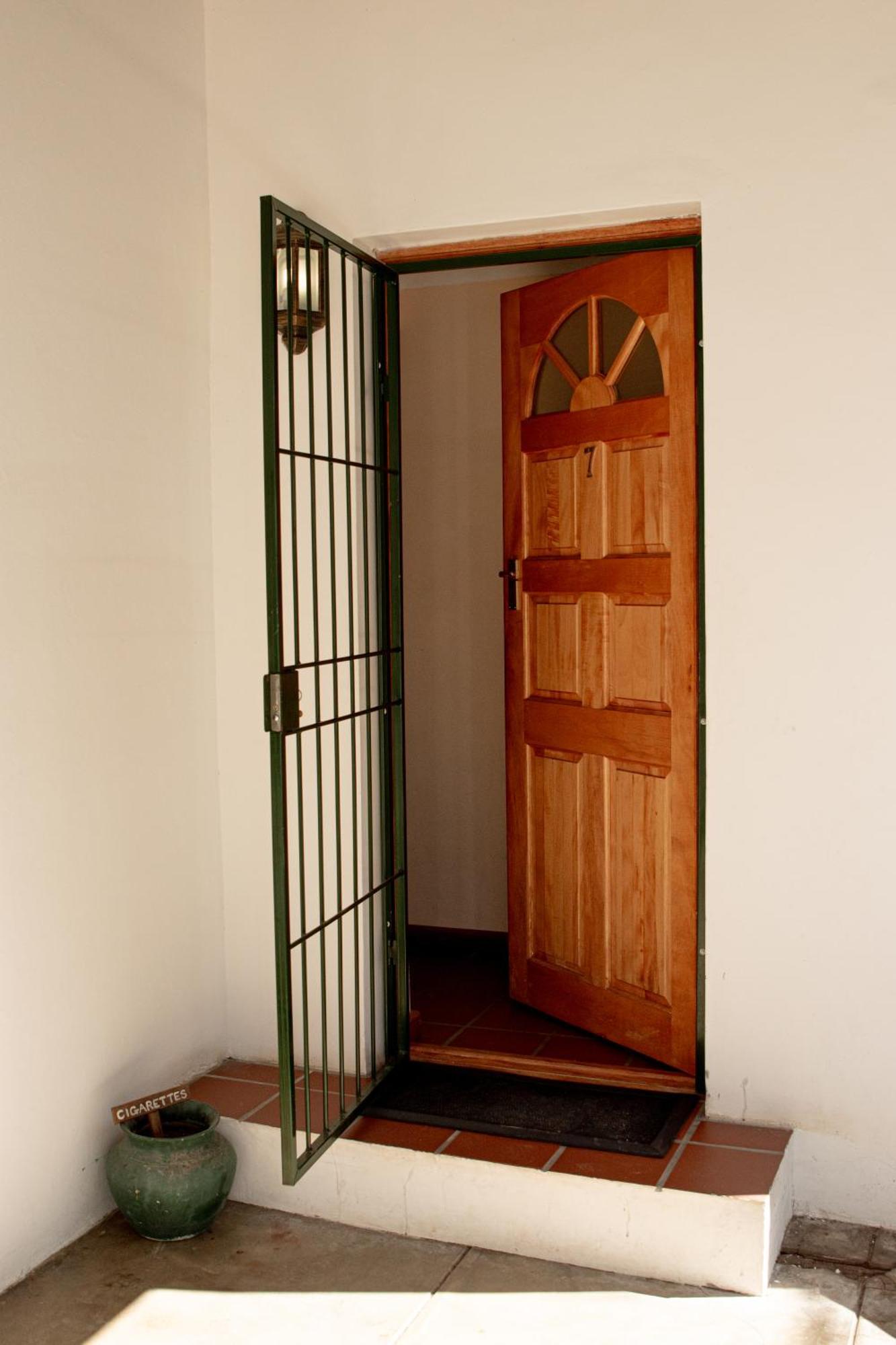 4 Rothman Street B&B Graaff Reinet Bagian luar foto